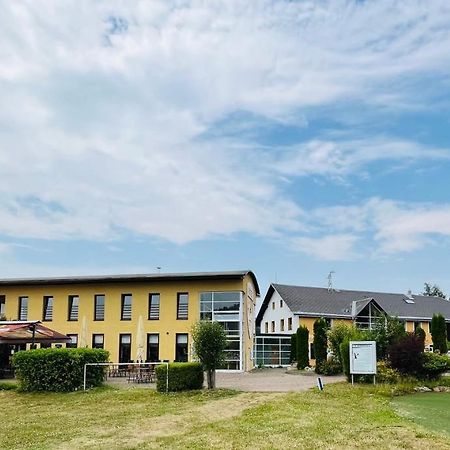 Jested Golf Restaurace A Penzion Svetla pod Jestedem Ngoại thất bức ảnh