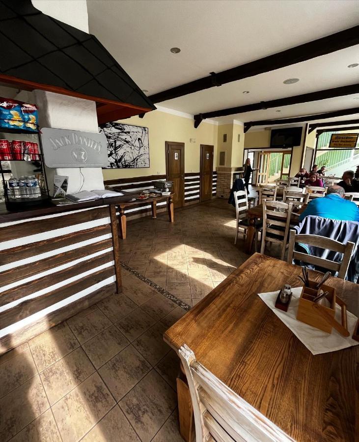 Jested Golf Restaurace A Penzion Svetla pod Jestedem Ngoại thất bức ảnh